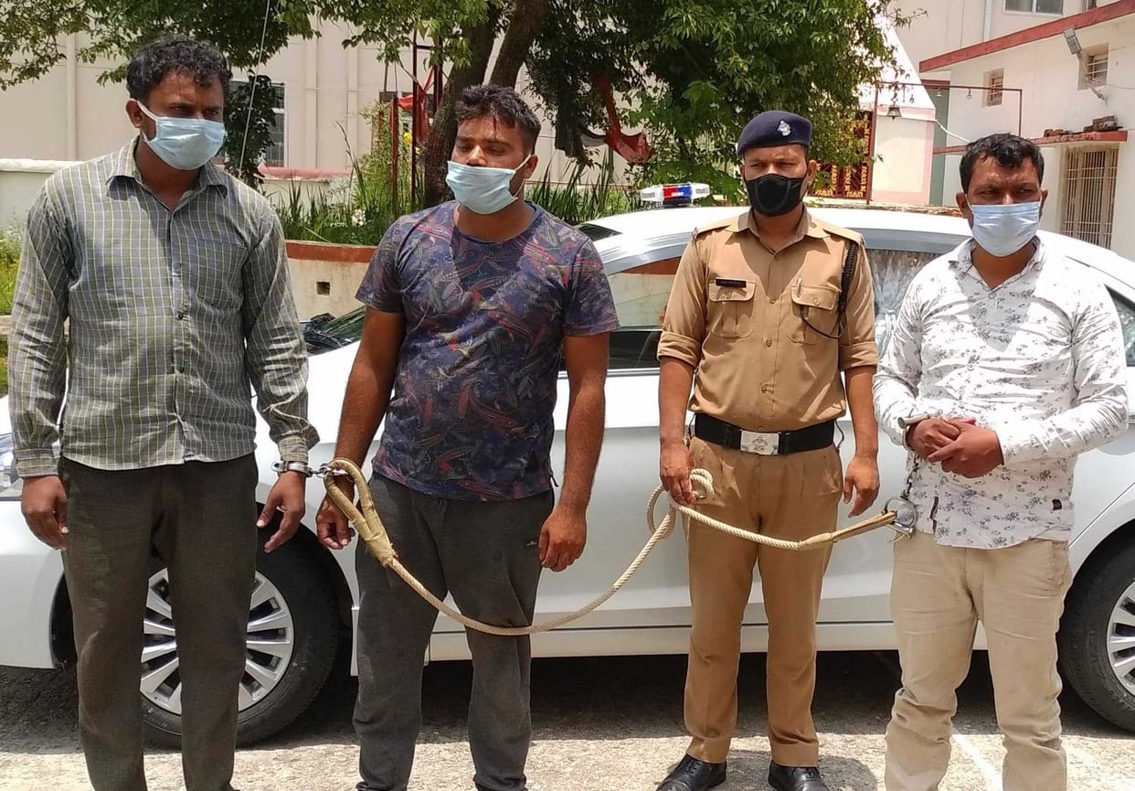 Three arrested with fake currency of four lakh rupees