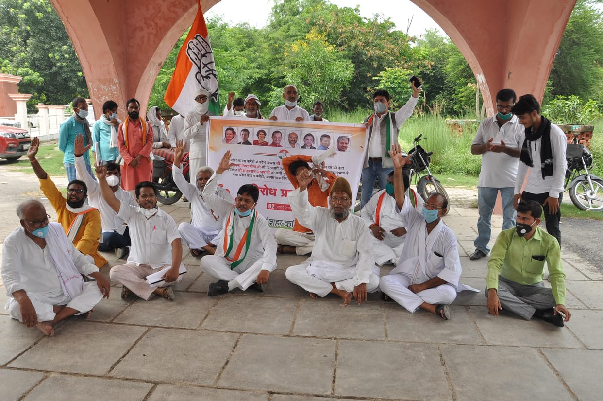 Congressmen protest against the arrest of state leaders