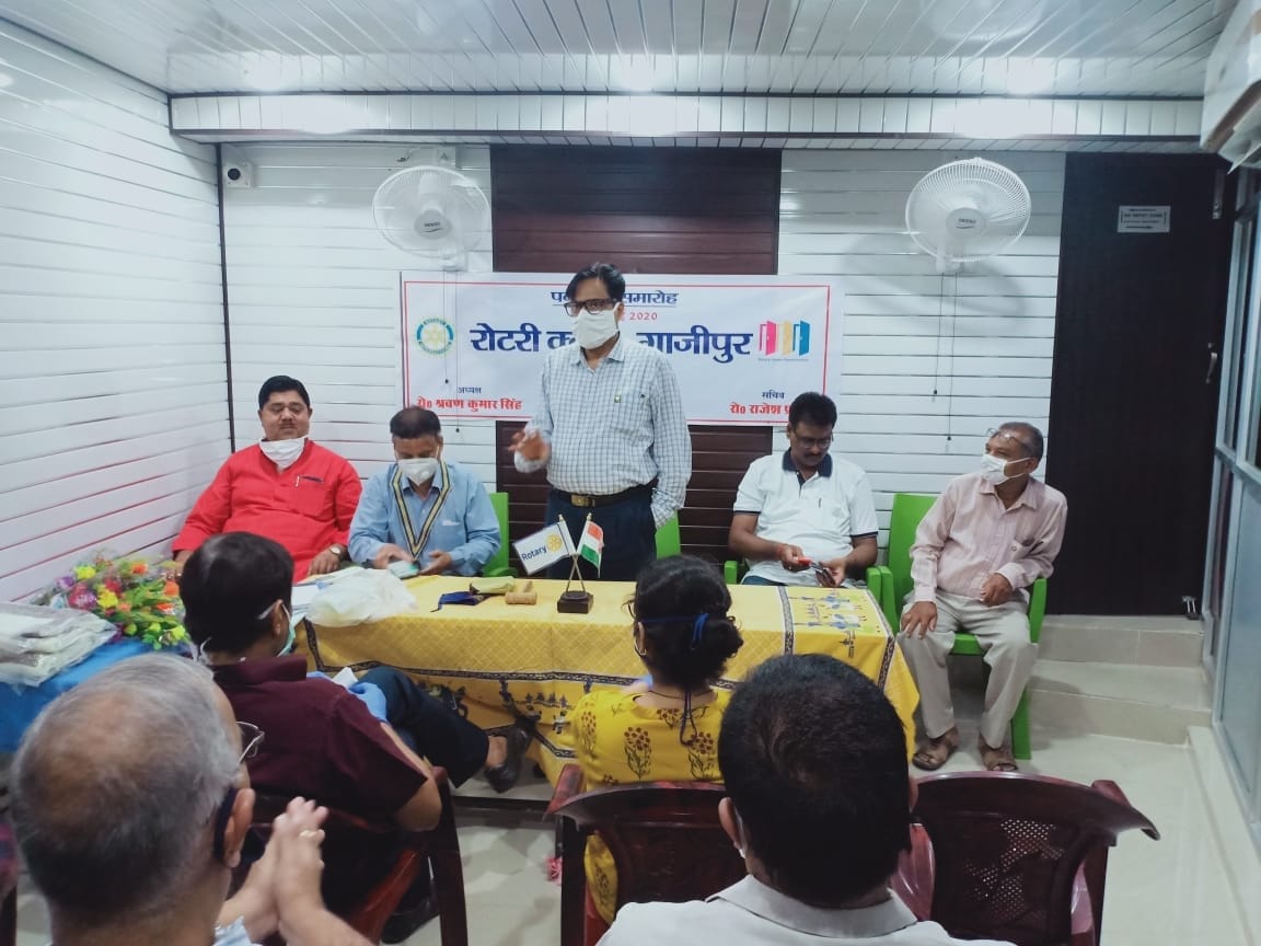 Senior doctors of the district honored at the swearing ceremony of Rotary Club
