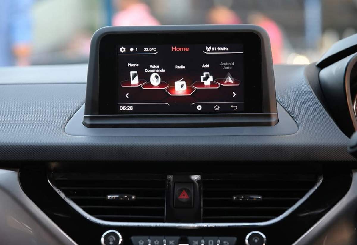 know the top 10 must have luxury cars features in 2020 in india from keyless entry to rear ac vents