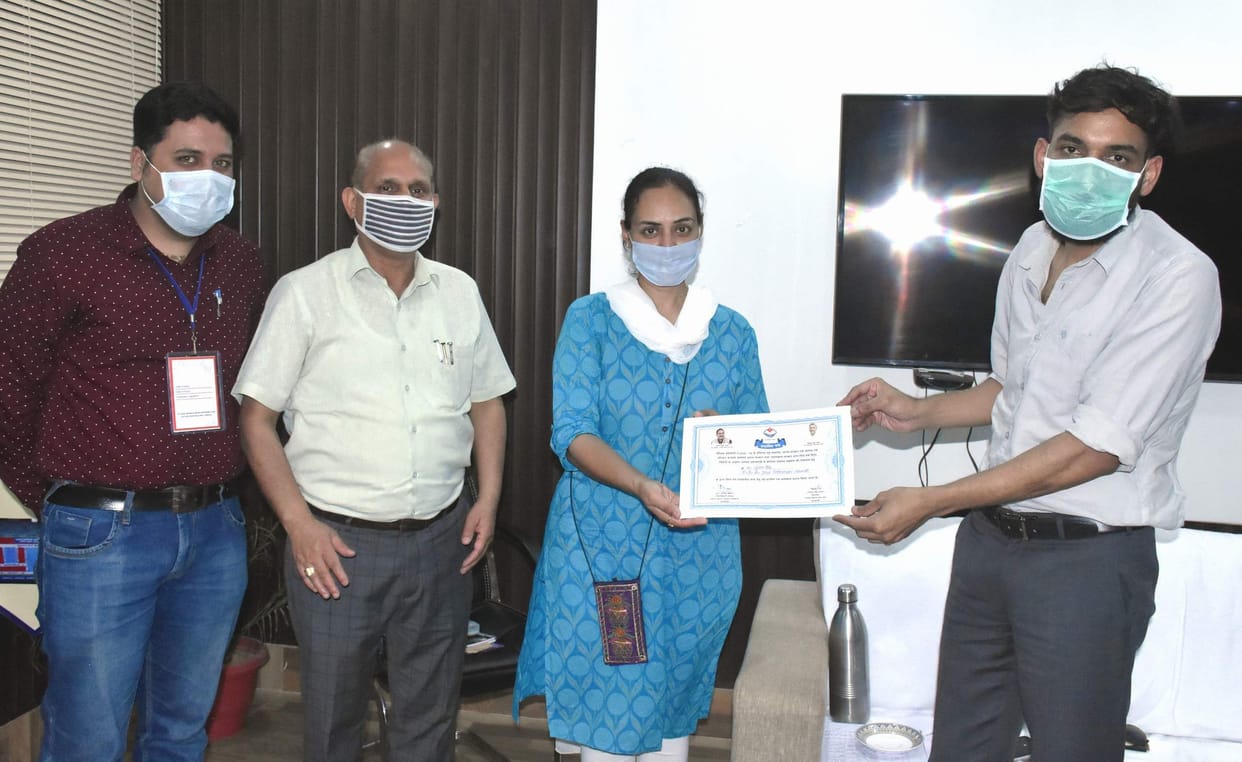 Physicians and health workers honored
