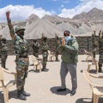 लद्दाख में जवानों के साथ प्रधानमंत्री मोदी (फाइल फोटो)