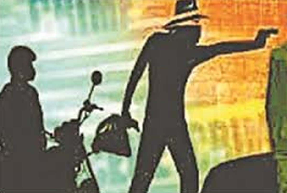 Robbery from transporter near kotwali in kanpur dehat