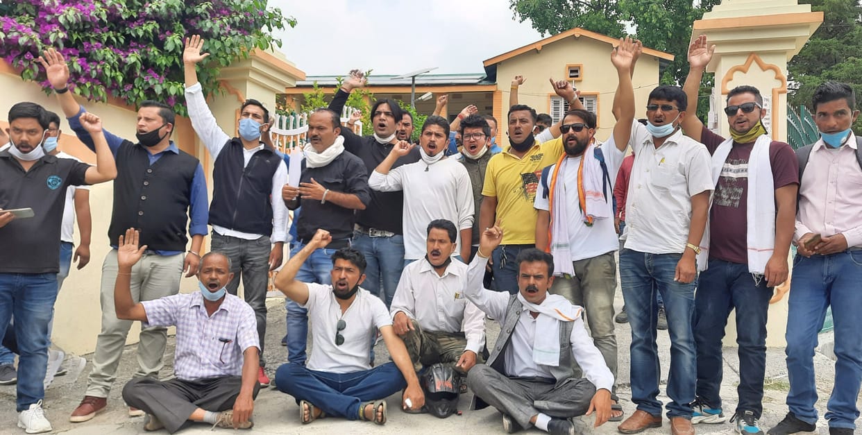 congress protested in pithoragarh