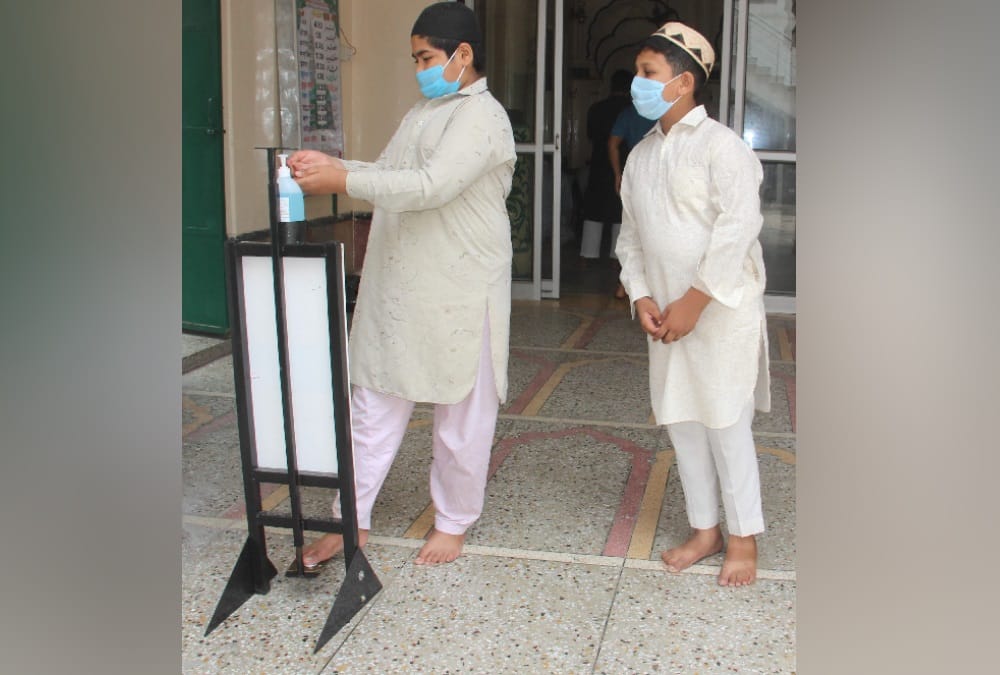 Coronavirus in Uttarakhand: Muslim People pray Namaz in masjid after three month in dehradun, Photos