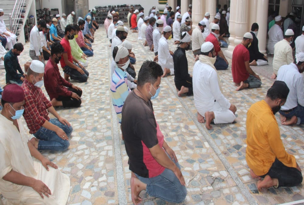 Coronavirus in Uttarakhand: Muslim People pray Namaz in masjid after three month in dehradun, Photos