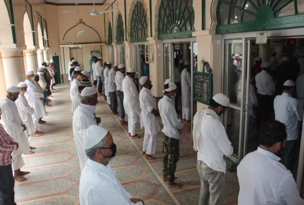 Jammu and Kashmir: Friday prayers offered after four months at Jamia Masjid in Srinagar