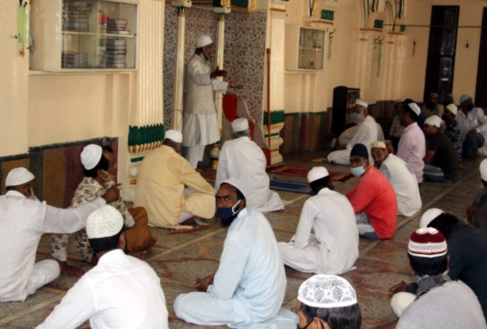 Coronavirus in Uttarakhand: Muslim People pray Namaz in masjid after three month in dehradun, Photos