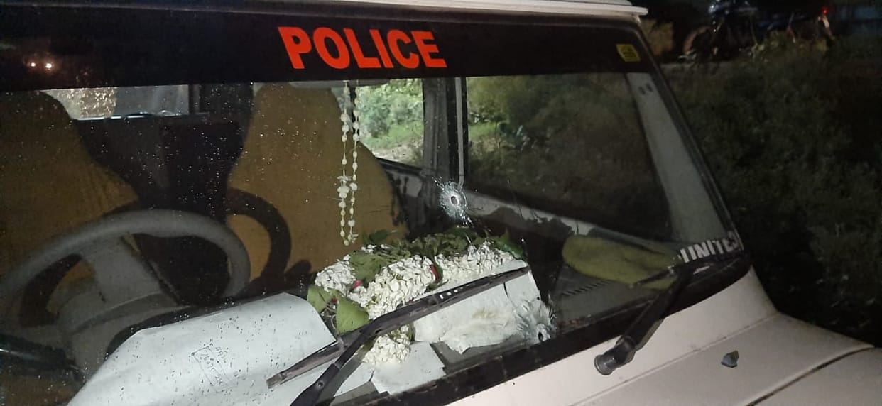 Most wanted Criminal  arrested in police encounter in chandauli
