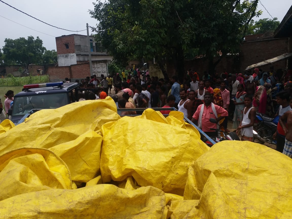Illegal liquor-laden tractor kills bike, injures three in Bhadohi