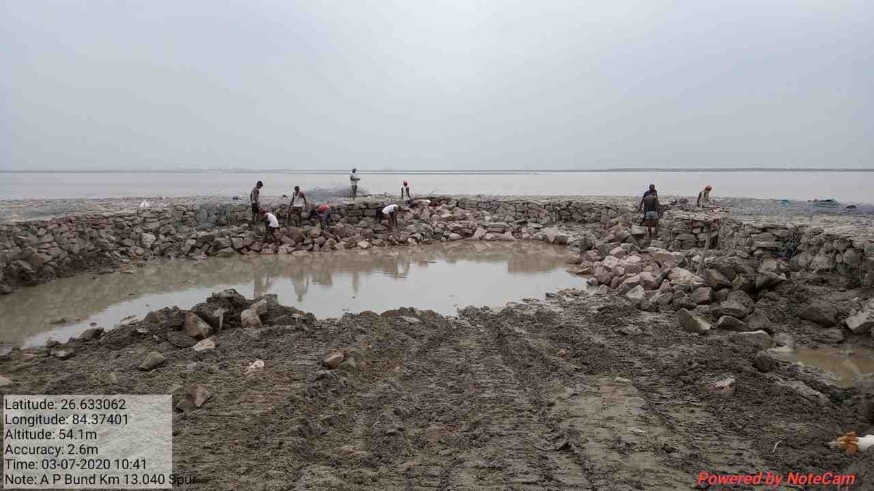 flood fighting on gandak river