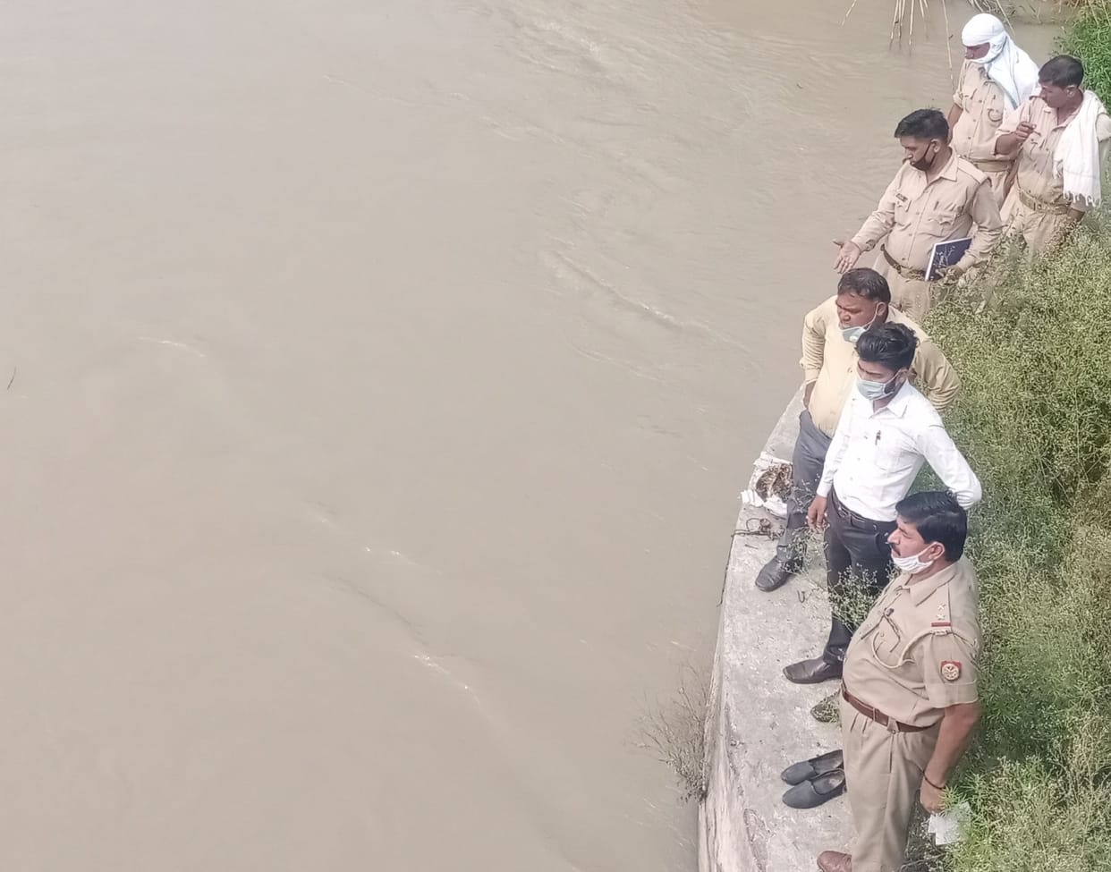 Two elders killed by jumping into Gangahar