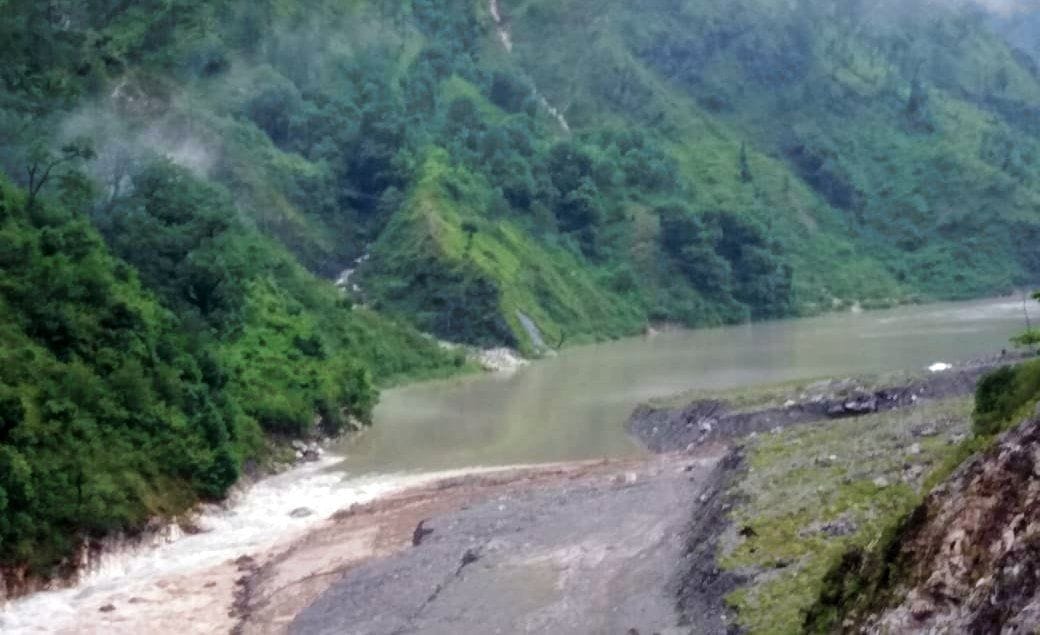 Debris stopped the flow of Ramganga