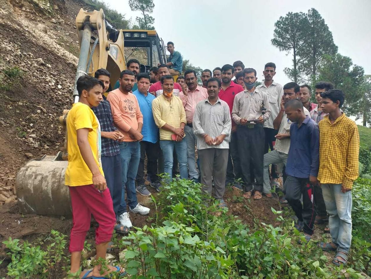 Road cutting begins with worship