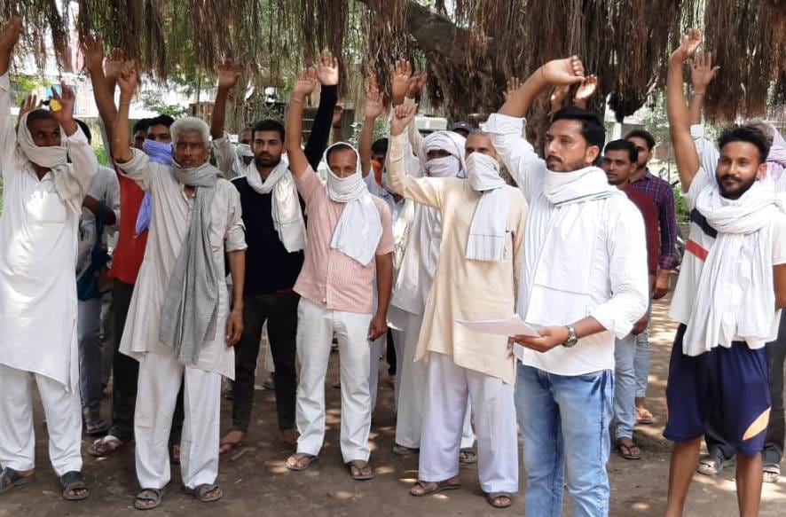 Demonstration by farmers demanding replacement of blown transformers