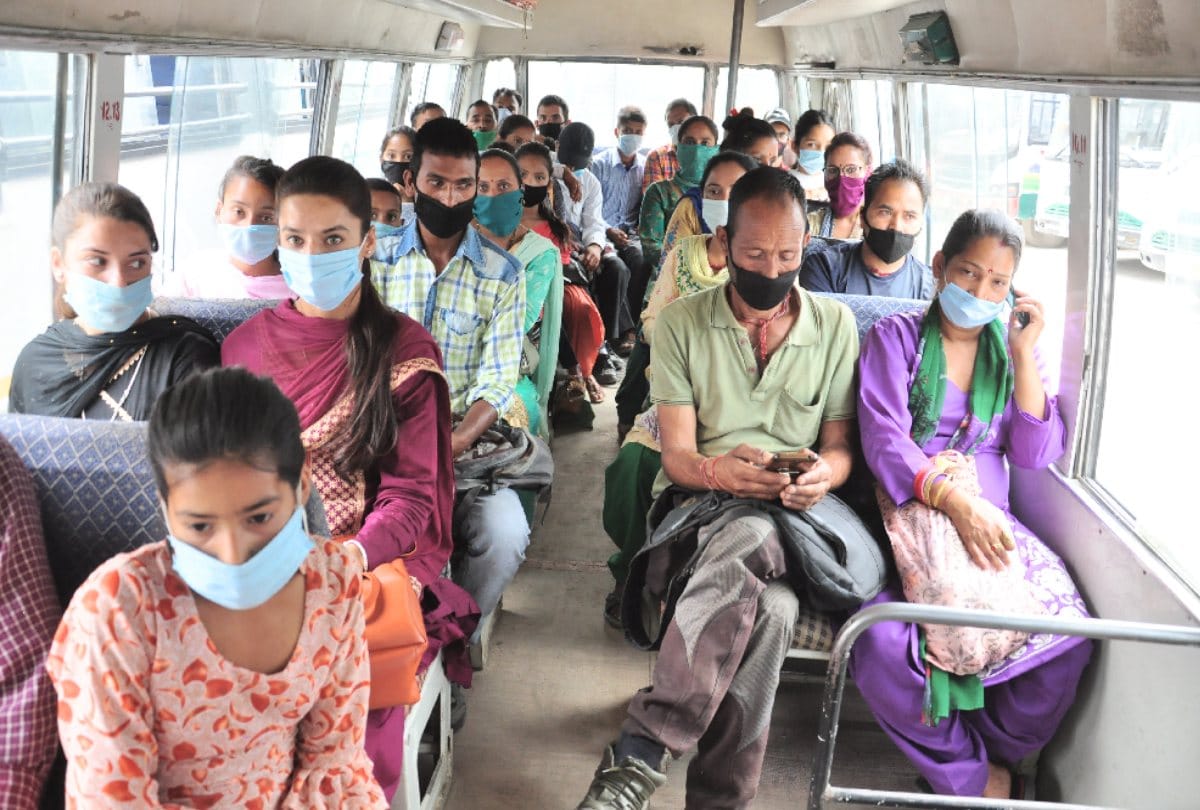 Government and private buses ply in Himachal with 100 percent occupancy