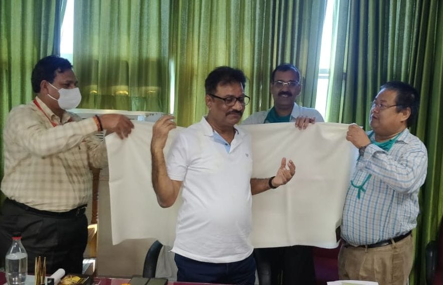 Social distancing diobeyed at the farewell ceremony of the Additional Commissioner GST
