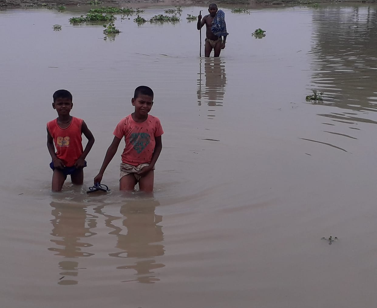 Filled water on the connectivity routes of many villages