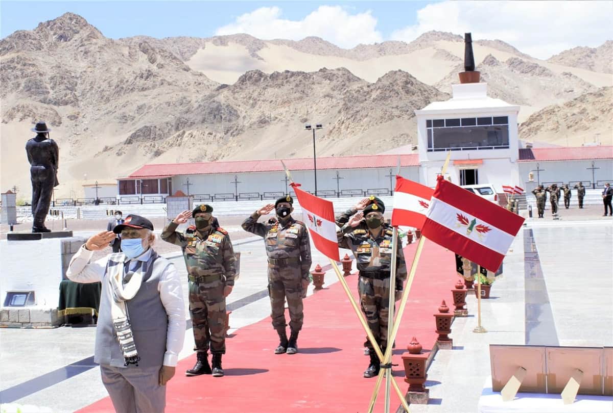 Prime Minister Modi reached Leh boosted troops posted on ground zero