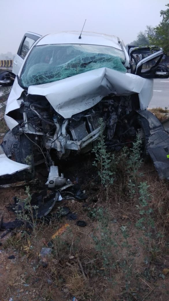 accident, on expressway, two death, one injurd, mathura