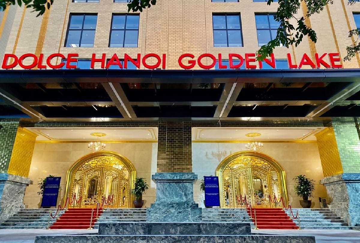tubs toilets vietnam hotel opens gold plated pizzazz as vietnam hanoi recovers from covid 19 beautiful hotel of hanoi