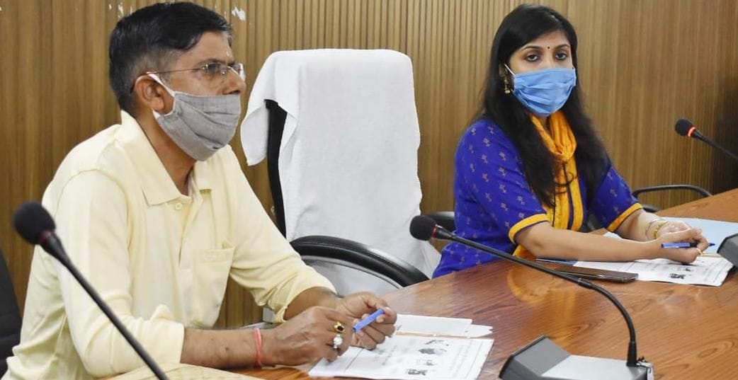 Villagers should benefit from government schemes: DM