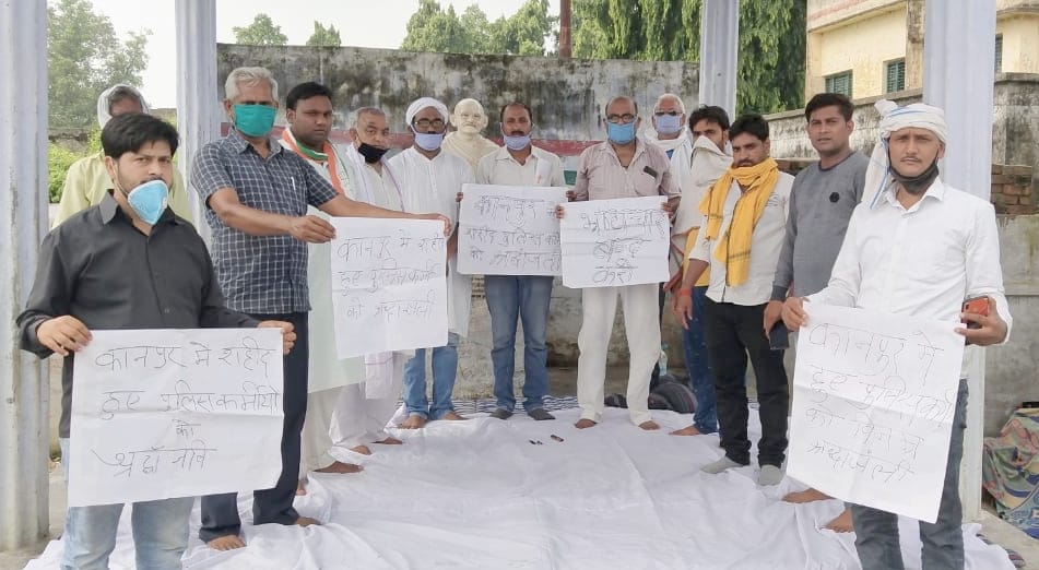 Tributes paid to the martyred policemen