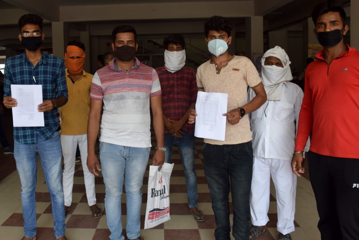Student leader alleges fake admission of 33 students, letter handed over to DM for action