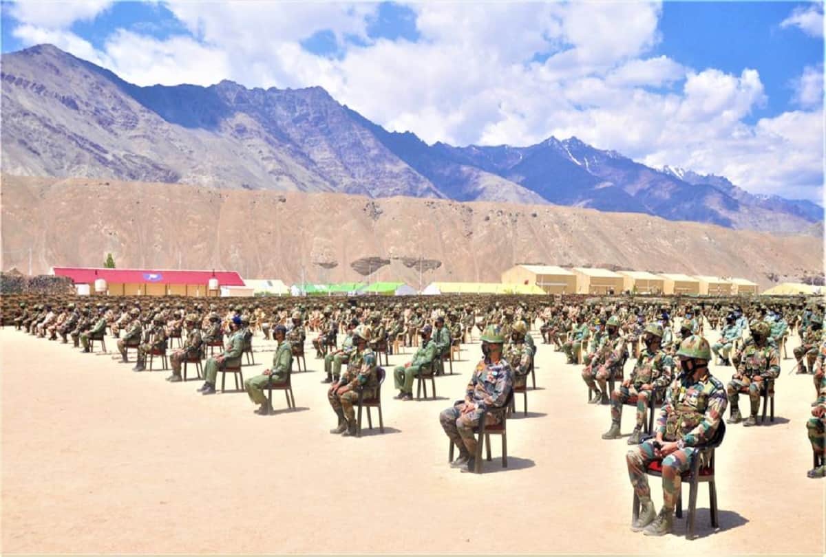 Prime Minister Modi reached Leh boosted troops posted on ground zero