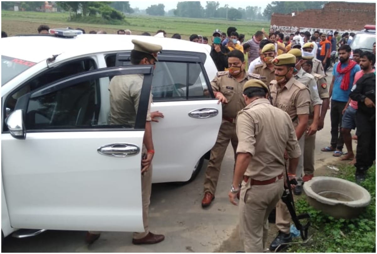 uttar pradesh news four members of family killed in prayagraj