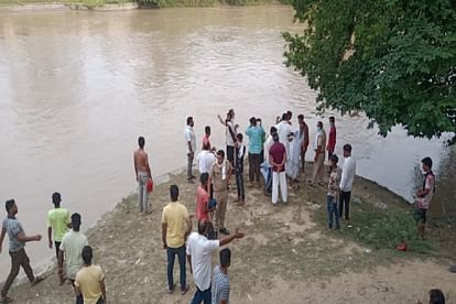 Villagers and police kept night in search of young man who jumped into Yamuna