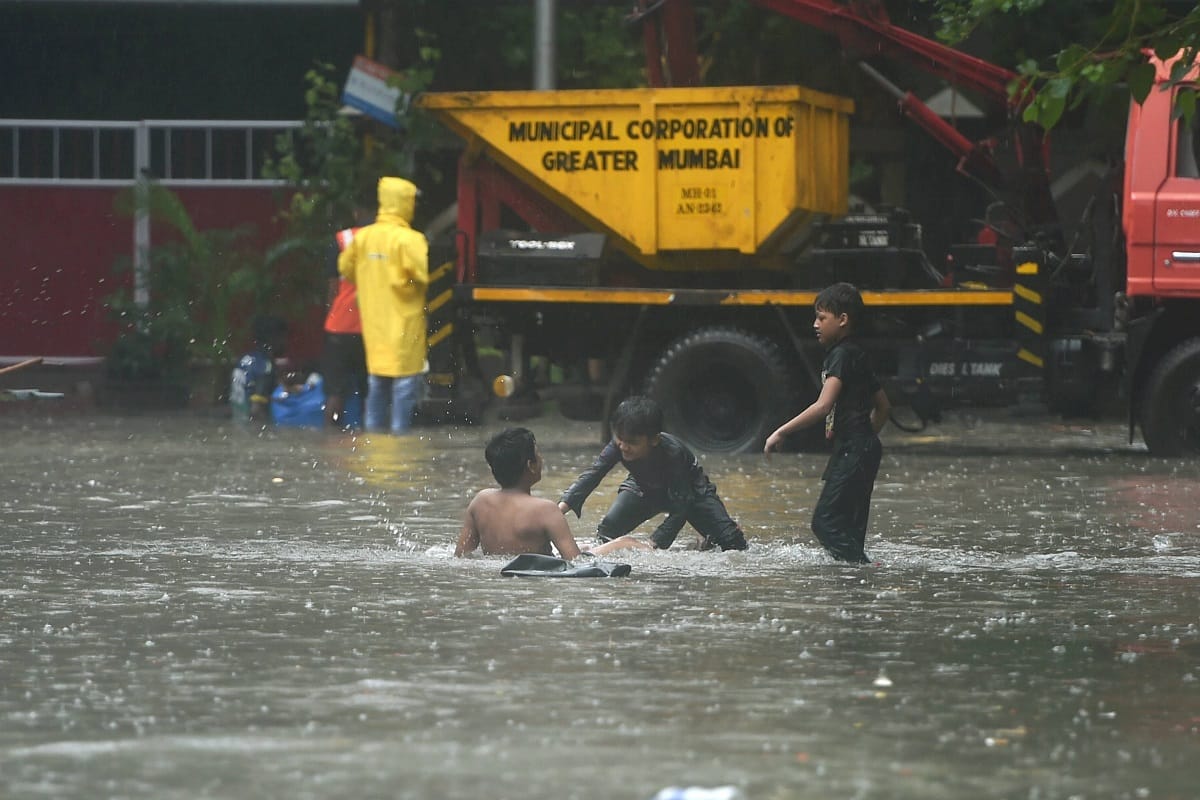 Weather Report updates in Hindi : Mumbai receives heavy rainfall IMD issue orange alert for two days