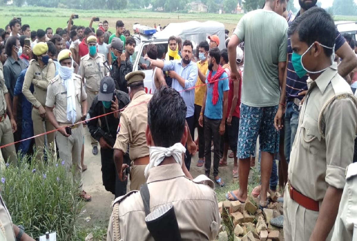 uttar pradesh news four members of family killed in prayagraj