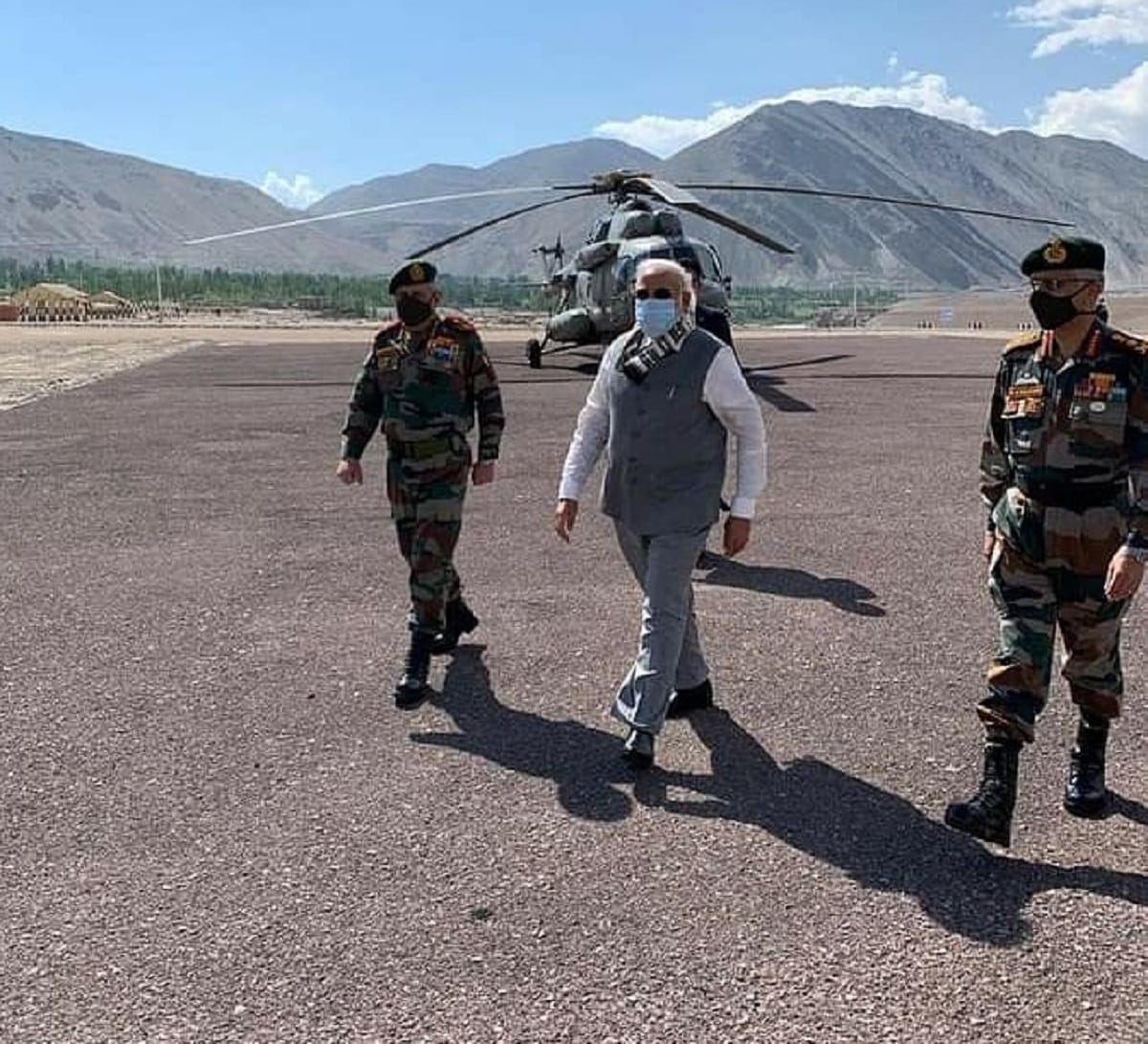 Prime Minister Modi's surprise visit to Ground Zero in Leh, strong message given to both China and Pakistan