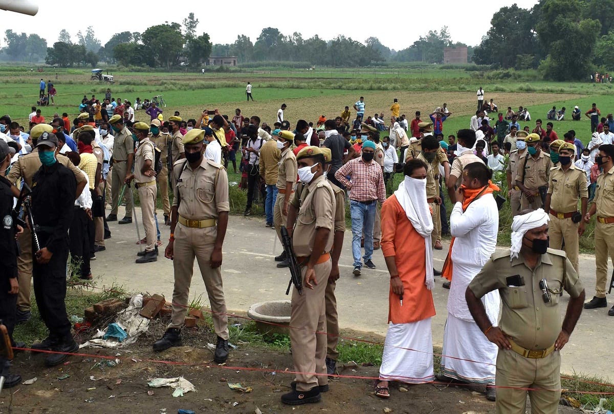Holagarh Prayagraj Murder Case In UP: Holagarh murder case: daughters' mobiles found, father's son's mobile phones missing