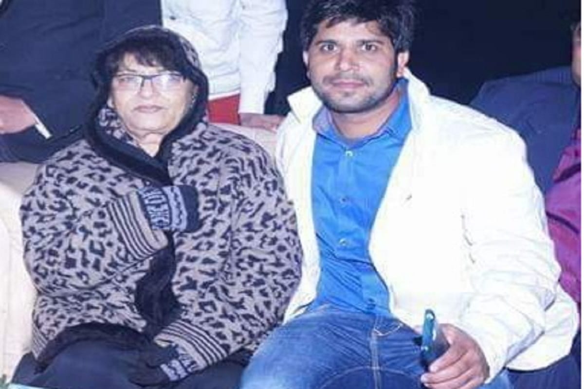 Bollywood choreographer Saroj Khan have died in a hospital at Mumbai and photos of memories