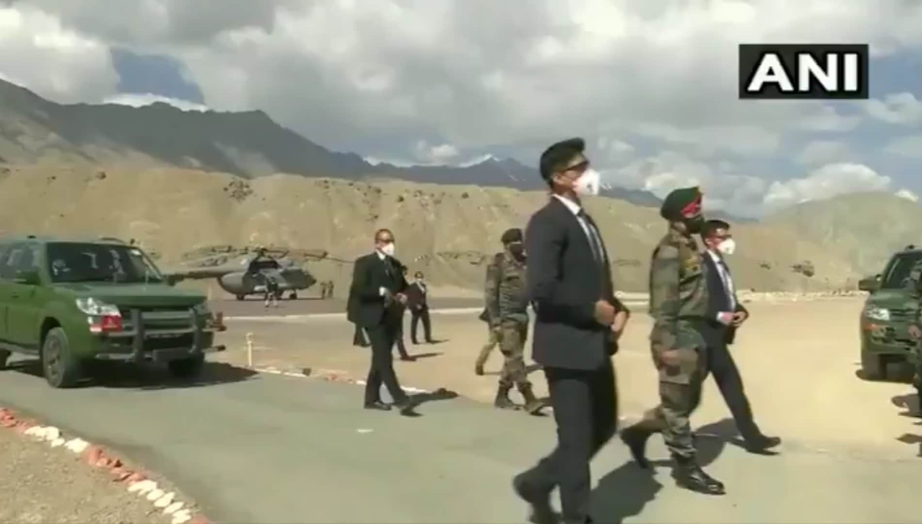 PM Narendra Modi in Ladakh, accompanied by CDS Bipin Rawat and Army chief mm naravane, But this convoy also included 6 dangerous cars, which have been supporting the Indian Army for years