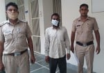 एनआरआई की हत्या के आरोप में गिरफ्तार आरोपी पुलिस टीम के साथ।