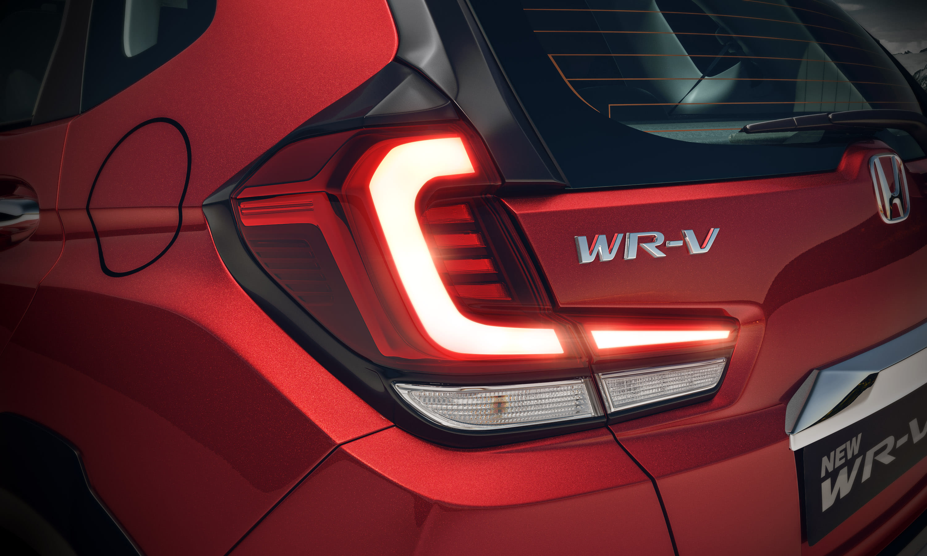 2020 Honda WR-V base variant has more features and cheaper in compare to Tata nexon and Hyundai Venue SUV