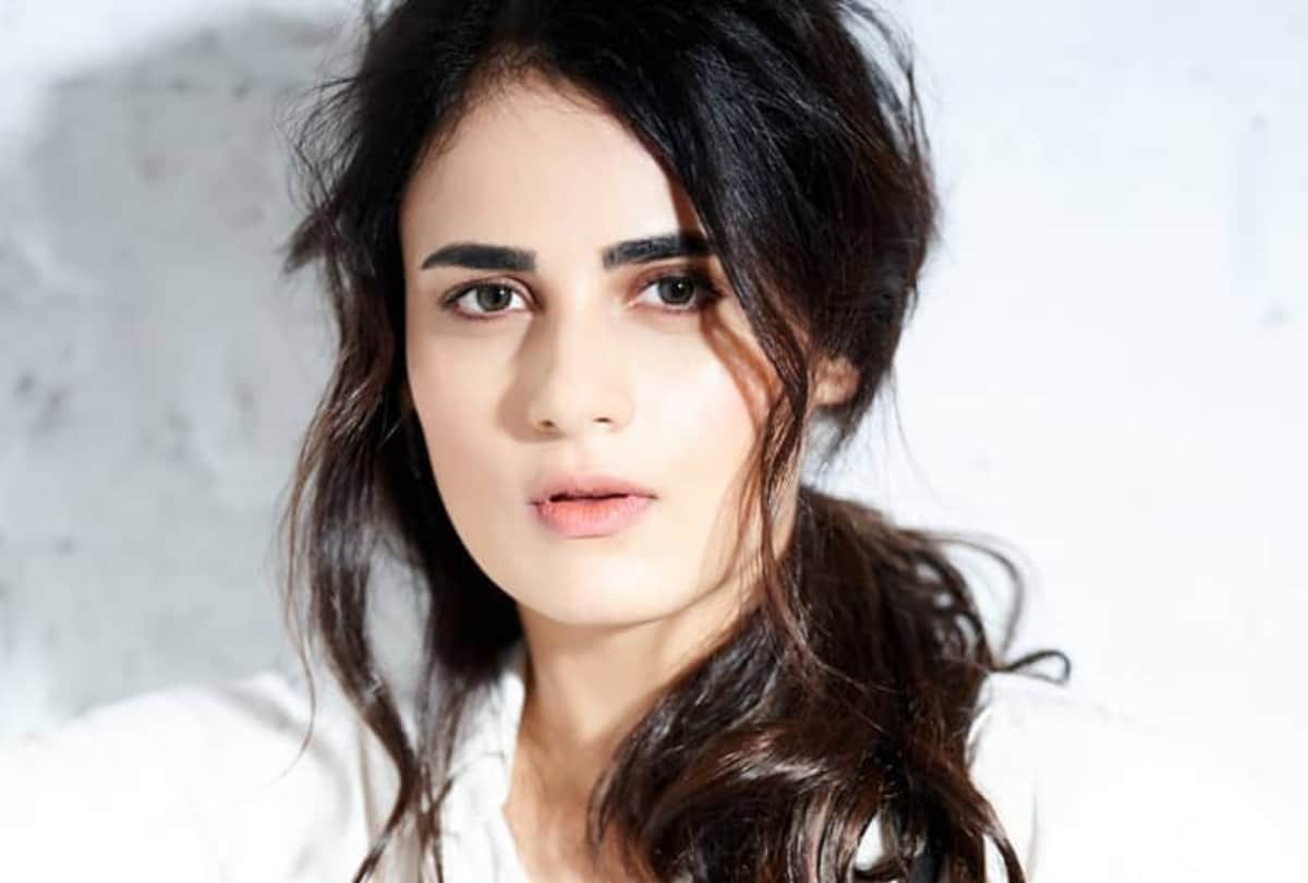 irrfan khan onscreen daughter radhika madan look gorgeous in these photos