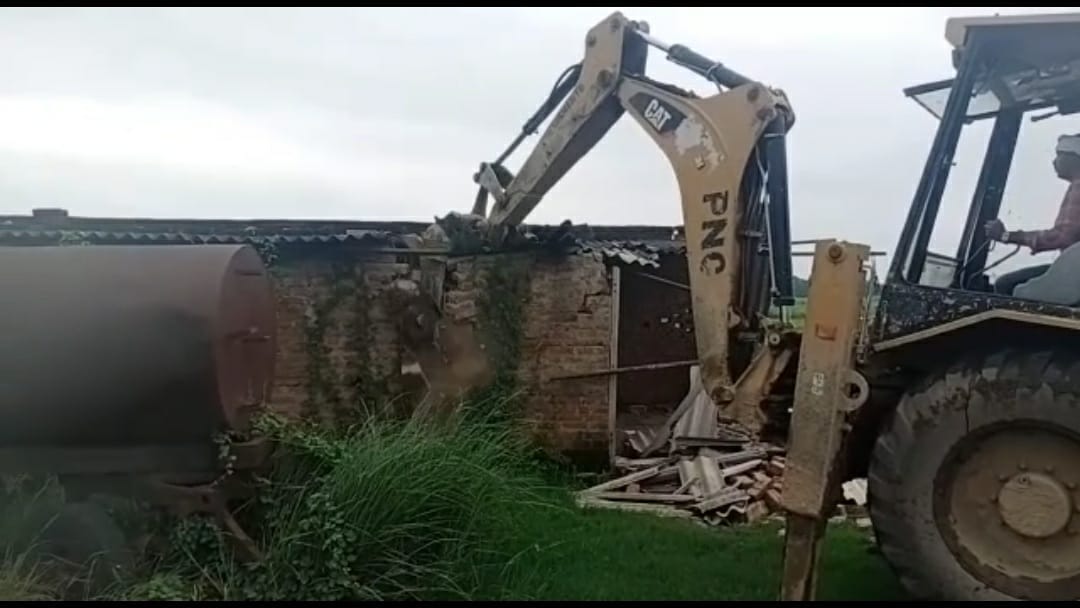Mukhtar and associates are under tightening scrutiny, administration demolishes illegal food warehouse