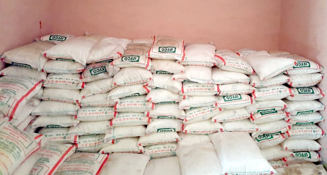 More racks of urea will come in July, warehouse will be filled