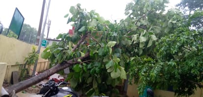 Jaunpur: teenager dies of lightning, four scorched; House damaged