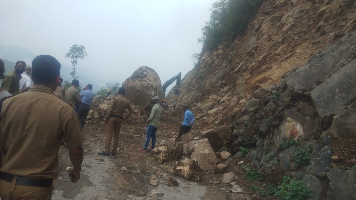Weather update today in hindi: heavy rain alert in four districts, yamunotri highway blocked