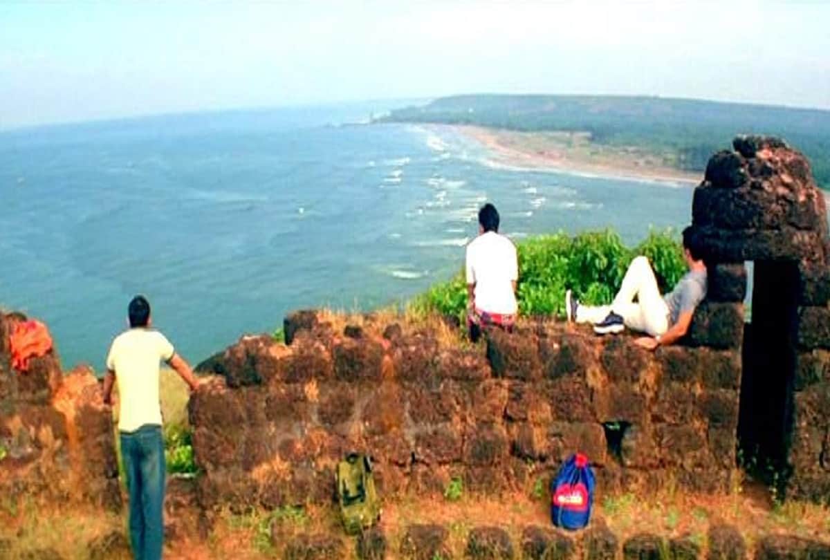 Farhan Akhtar Revisits Goa Chapora Fort after 23 years of his Directorial Debut Dil Chahta Hai