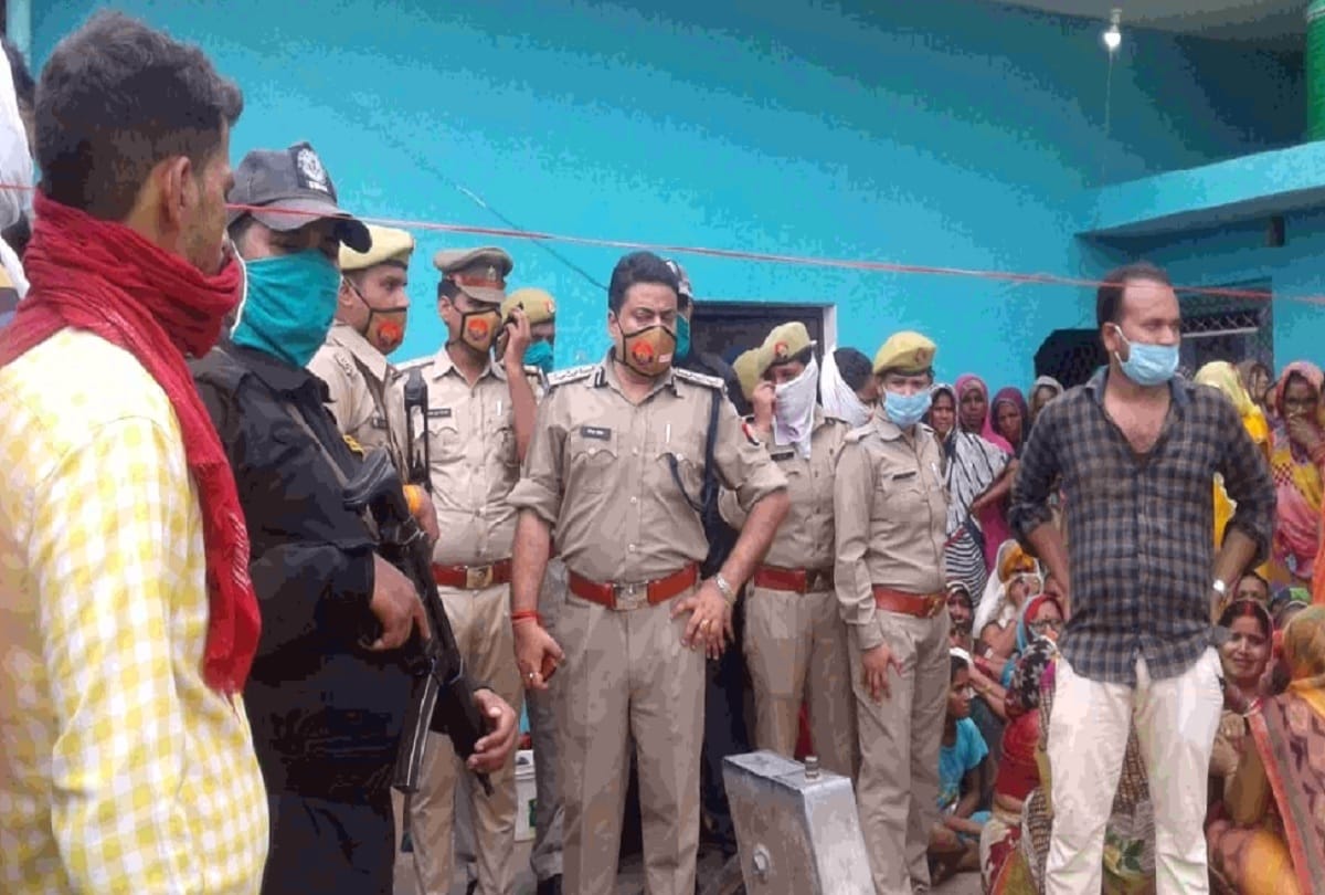 Holagarh Murder Case: murderers had stabbed on the neck of son-daughters and mother