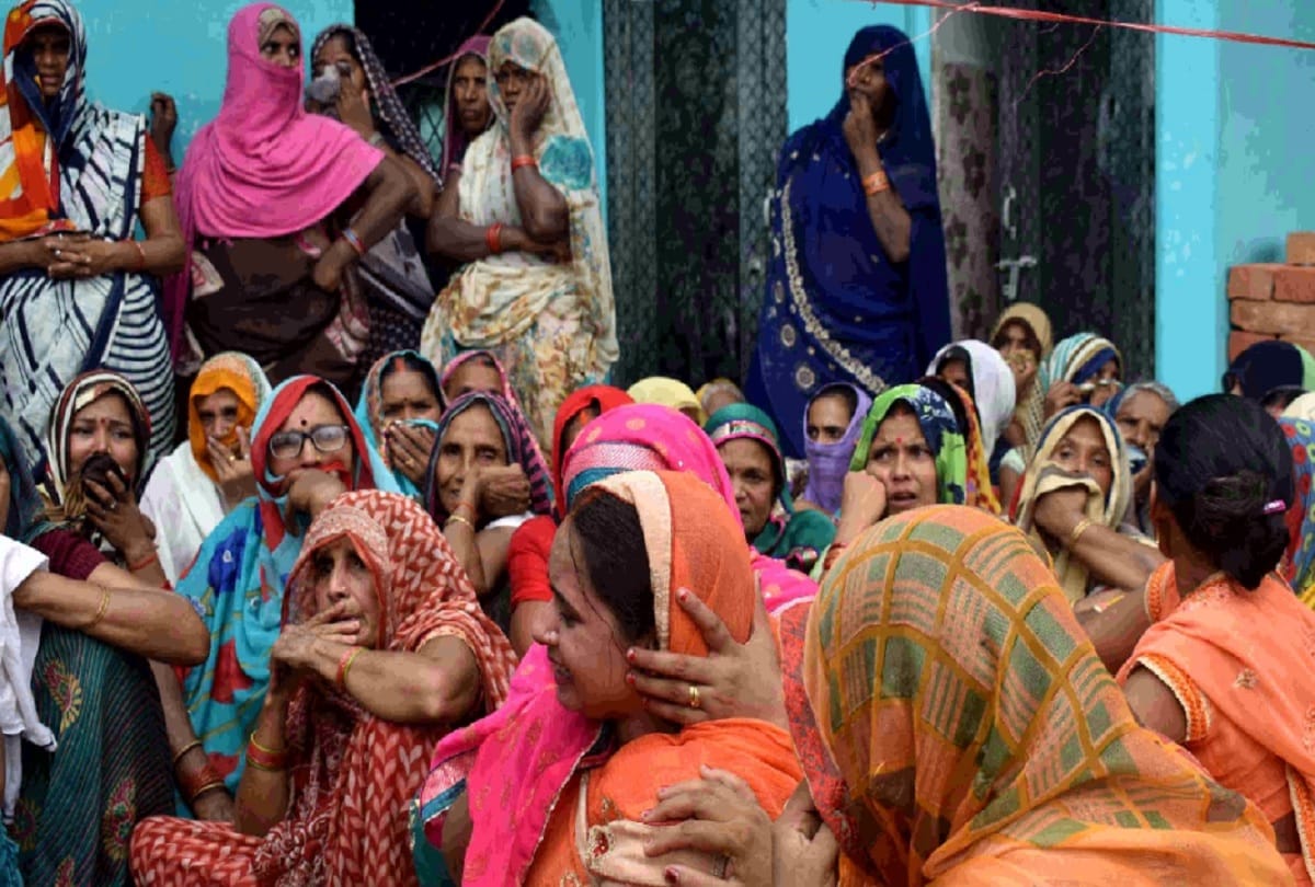 Holagarh Murder Case: murderers had stabbed on the neck of son-daughters and mother