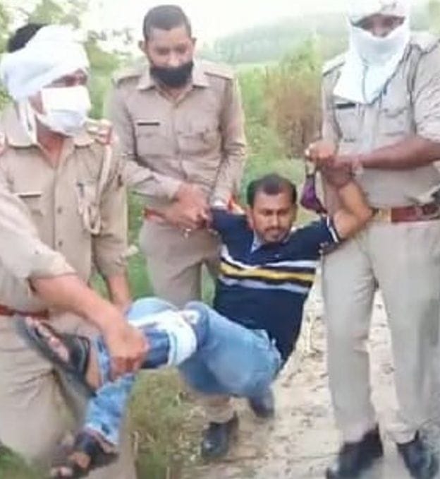 Robber caught in encounter, partner absconding