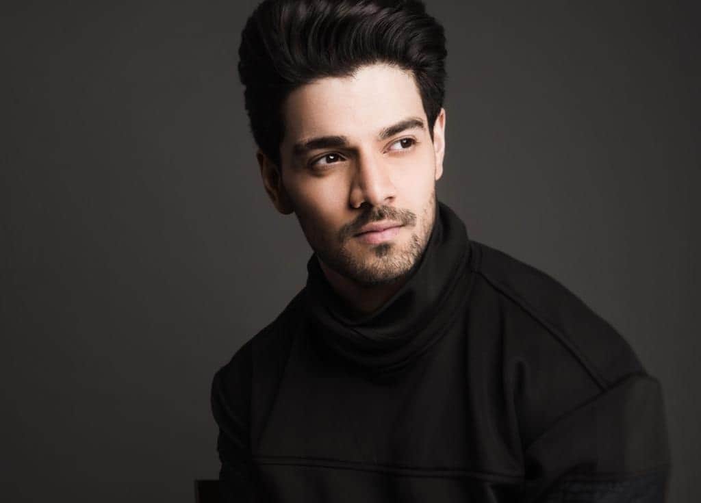 Sooraj Pancholi Viral Pic With Disha Salian Now Actor reveals Photo truth