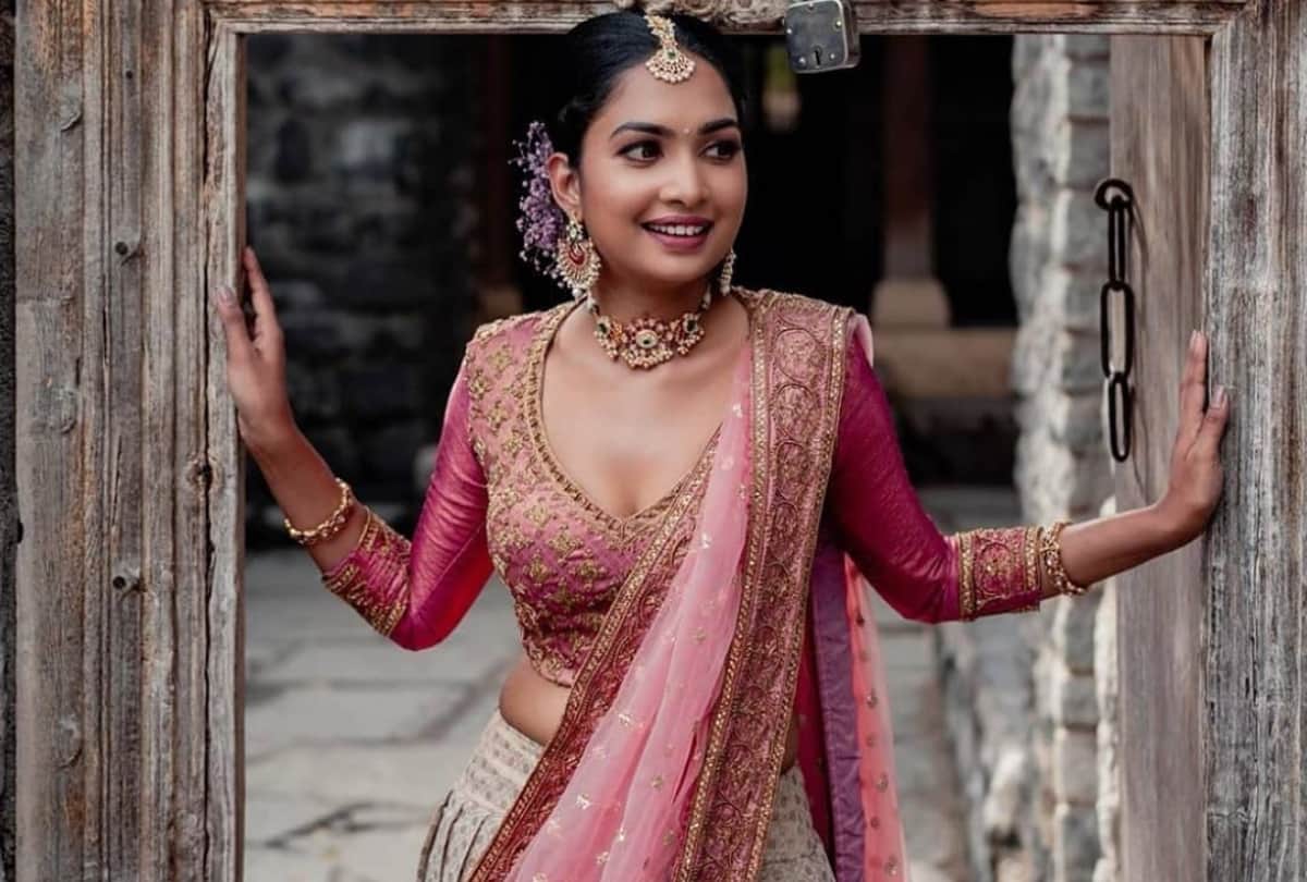 these real life bride experiment with her wedding lehenga and look gorgeous